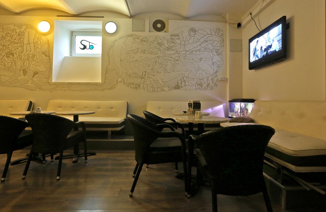 Subspace Hostel Загреб Екстериор снимка